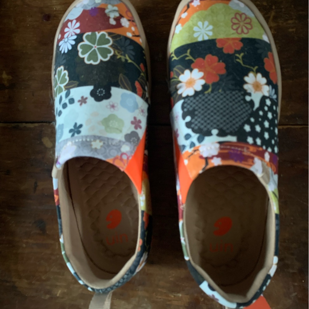 UIN Hanna Toledo Women’s EU 38
Comfort, Stylish Canvas Shoes.Flowers,Slip Ons